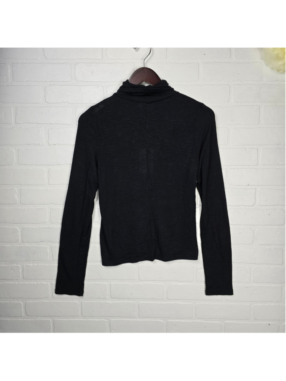 Universal Thread Black Turtle Neck top Size Small
